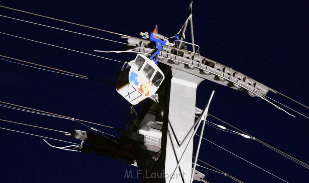 Koelner Seilbahn Gondel blieb haengen Koeln Linksrheinisch P864.JPG - Miklos Laubert